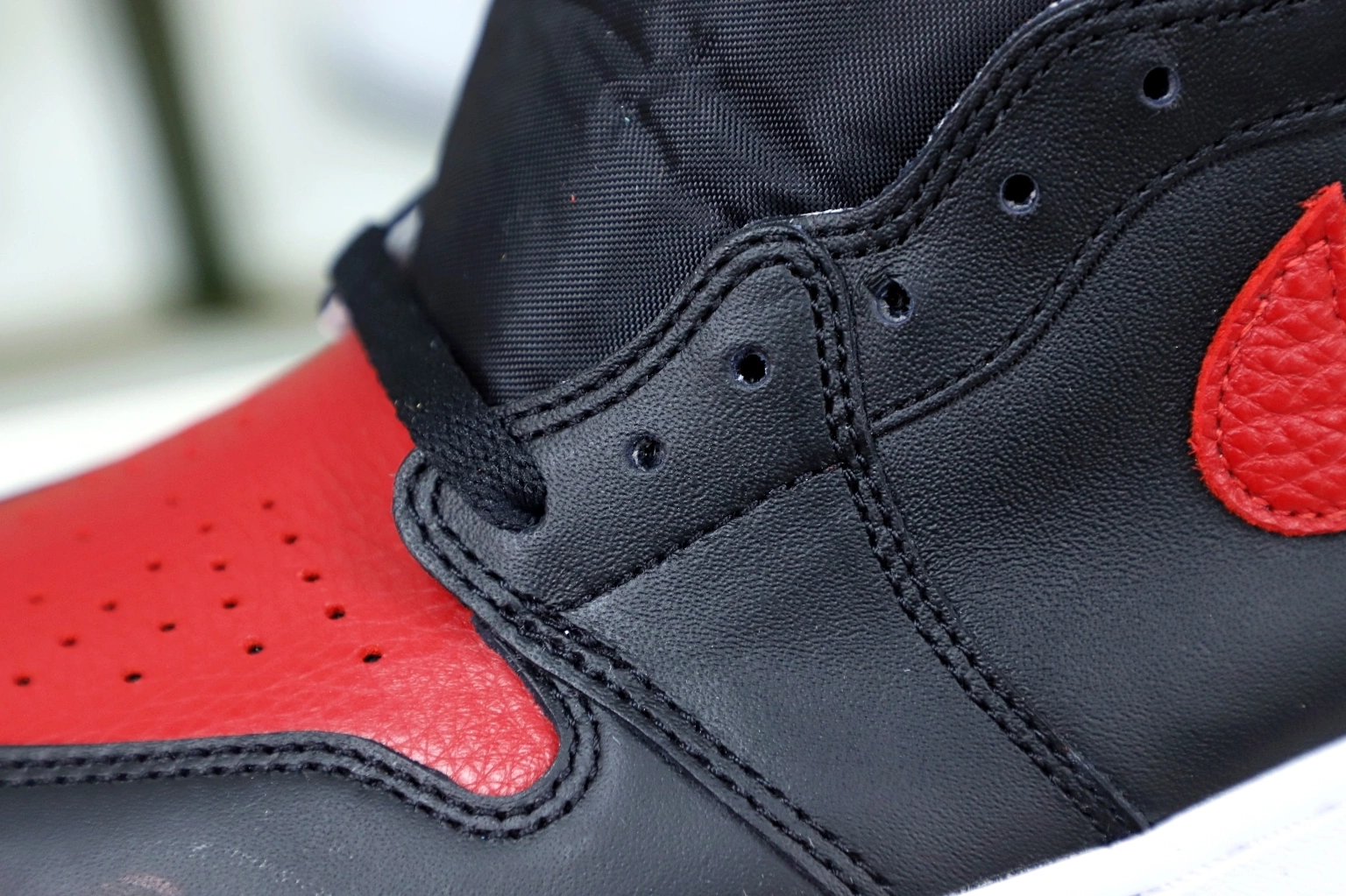 AIR HIGH RETRO JORDAN 'BRED' 1 OG 1207